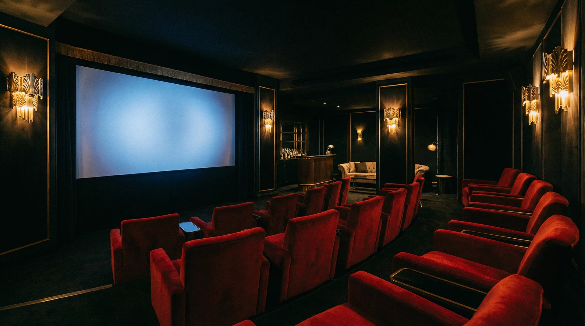 无限臀山 三级电影经典回顾，私人放映厅的奢华氛围